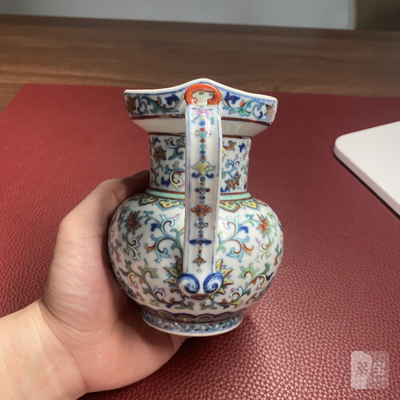 清乾隆 斗彩加洋彩缠枝莲纹小僧帽壶 - 图16